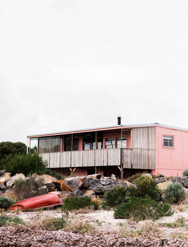 Book Your Stay At A Pink 1950s Beach Shack On The South Australian Coast!