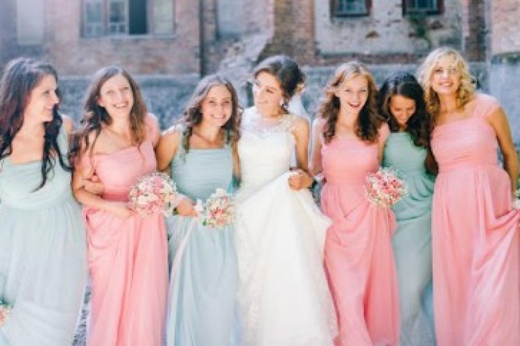 How to Choose Unique Bridesmaids Dresses
